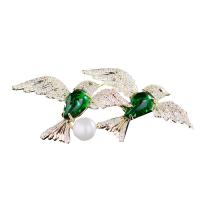 Broche de zircon cubique, laiton, avec perle de plastique, oiseau, Placage de couleur d'or, bijoux de mode & pavé de micro zircon & pour femme, vert Vendu par paire[