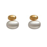 Brass Stud Earring, with Plastic Pearl, fashion jewelry & for woman, golden [
