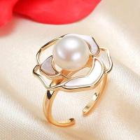 Cultured Freshwater Pearl Finger Ring, Brass, with Shell & Freshwater Pearl, 14K gold plated, Adjustable & fashion jewelry & for woman, two different colored, 8-9mm 