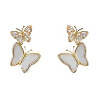 Boucles d'oreilles en laiton zircon cubique, avec coquille, papillon, Placage de couleur d'or, bijoux de mode & pavé de micro zircon & pour femme Vendu par paire
