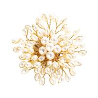Kunststoff-Perlen-Brosche, Zinklegierung, mit Kunststoff Perlen, plattiert, Modeschmuck & unisex, weiß, 67x67mm, verkauft von PC