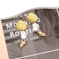 Plastic Pearl Zinc Alloy Earring, with Plastic Pearl, Conch, plated, fashion jewelry & for woman, gold [