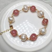 Bracelets perles de pierres semi-précieuses, alliage de zinc, avec perle d'eau douce cultivée & Strawberry Quartz, Placage de couleur d'or, pour femme, rose Environ 38 cm, Vendu par PC