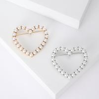 Kunststoff-Perlen-Brosche, Zinklegierung, mit Kunststoff Perlen, Herz, plattiert, verschiedene Stile für Wahl & für Frau & hohl, verkauft von PC