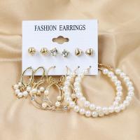 Pendiente de aleación de cinc con perlas plásticas, con aleación de zinc, chapado en color dorado, para mujer & con diamantes de imitación, earring length 10-60mm, Vendido por Set