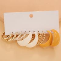 Pendiente de aleación de cinc con perlas plásticas, aleación de zinc, con Perlas plásticas & Acrílico, chapado en color dorado, Joyería & para mujer, 25-35mm, Vendido por Set