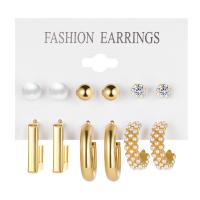 aleación de zinc Aretes, con Perlas plásticas, chapado en color dorado, para mujer & con diamantes de imitación, 8-25mm, Vendido por Set