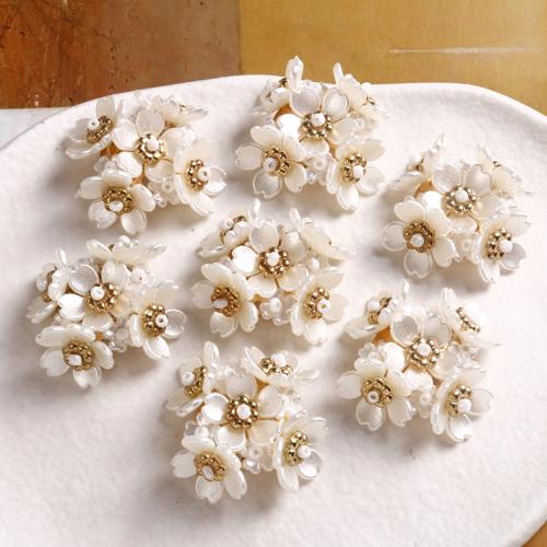 Haarschmuck DIY Zubehöre, Kunststoff Perlen, mit Messing, Blume, weiß, 32mm, verkauft von PC
