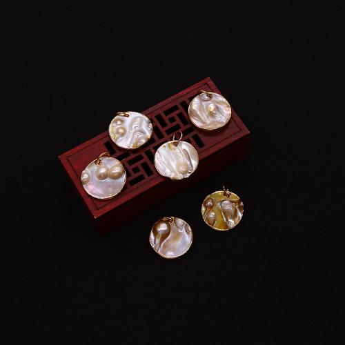 Pendentifs de coquille en laiton, avec perle & laiton, Plat rond, Placage de couleur d'or, DIY, couleurs mélangées, 25mm, Vendu par PC
