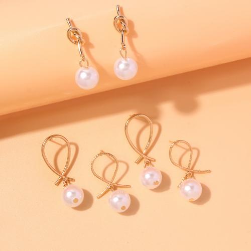 Zinc Alloy Stud Earring, with Plastic Pearl, fashion jewelry & for woman, gold 