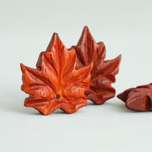 Carved Wood Pendants, Sandalwood, Maple Leaf, DIY reddish-brown 