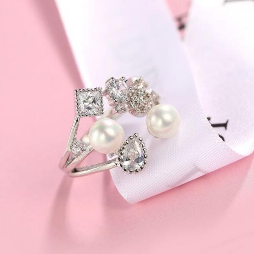 Cubic Zircon Brass Finger Ring, with Cubic Zirconia & Plastic Pearl, silver color plated, for woman, white, Inner Approx 7mm 