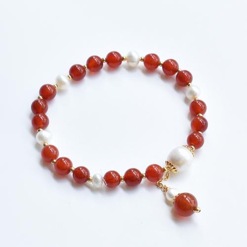 Bracelets en laiton, avec fil élastique & agate rouge & perle d'eau douce cultivée, Plaqué d'or, bijoux de mode & pour femme, couleurs mélangées Environ 15 cm, Vendu par PC