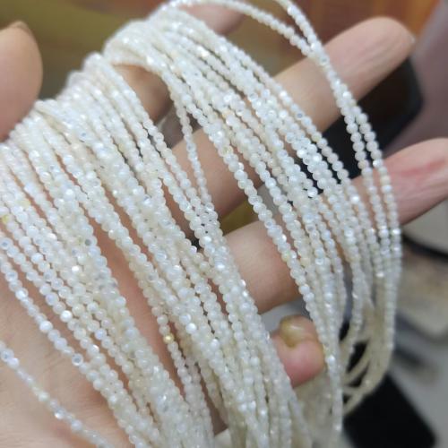 Weiße Lippenschale Perlen, rund, DIY, weiß, 2mm, Länge:ca. 38-40 cm, verkauft von Strang