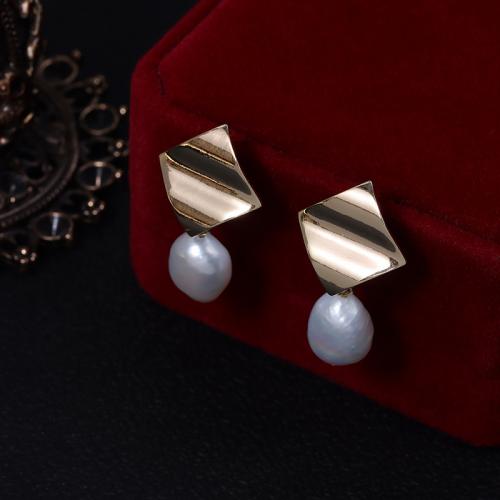 Boucle d'oreille de perle de goutte d'eau douce, perle d'eau douce cultivée, avec laiton, Placage de couleur d'or, bijoux de mode & pour femme, blanc, 30mm, Vendu par paire