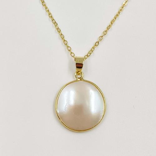 Brass Jewelry Necklace, with Shell, with 5cm extender chain, Flat Round, gold color plated, fashion jewelry & for woman, white, 19.68mm Approx 38 cm 