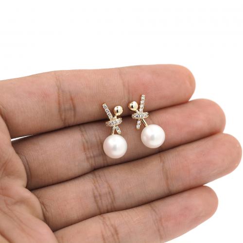 laiton, avec perle de plastique, Plaqué or 18K, bijoux de mode & pavé de micro zircon & pour femme, blanc Vendu par paire