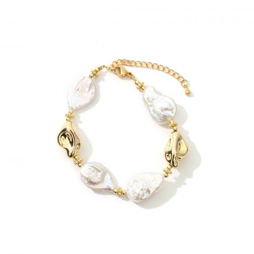 bracelet en laiton de perle d'eau douce cultivée, avec perle d'eau douce cultivée, avec 5cm chaînes de rallonge, Plaqué d'or, bijoux de mode & pour femme, blanc Environ 15 cm, Vendu par PC
