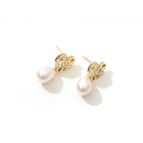 Boucles d'oreilles d'eau douce de Perle , laiton, avec perle d'eau douce cultivée, Plaqué d'or, bijoux de mode & pavé de micro zircon & pour femme, blanc Vendu par paire