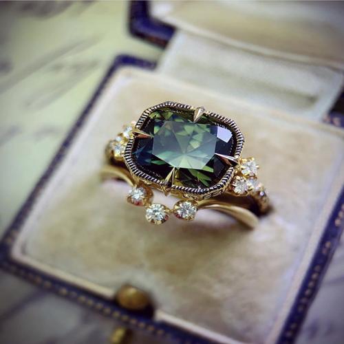 Rhinestone Zinc Alloy Finger Ring, with Gemstone, plated & for woman & with rhinestone, golden 