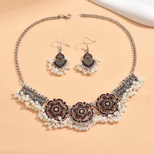 Conjunto de joyería de diamantes de imitación de la aleación de Zinc, pendiente & collar, con Perlas plásticas, para mujer & con diamantes de imitación, plateado, Vendido por Set
