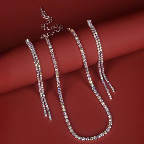 Rhinestone en alliage de zinc bijoux , boucle d'oreille & collier, 2 pièces & bijoux de mode & pour femme & avec strass, plus de couleurs à choisir, Vendu par fixé