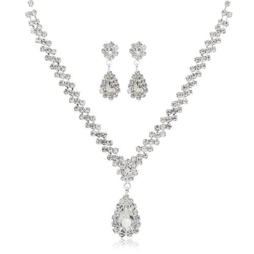 Conjunto de joyería de diamantes de imitación de la aleación de Zinc, Pendiente de stud & collar, para mujer & con diamantes de imitación, plateado, Vendido por Set