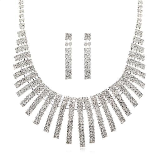 Conjunto de joyería de diamantes de imitación de la aleación de Zinc, Pendiente de stud & collar, para mujer & con diamantes de imitación, plateado, Vendido por Set