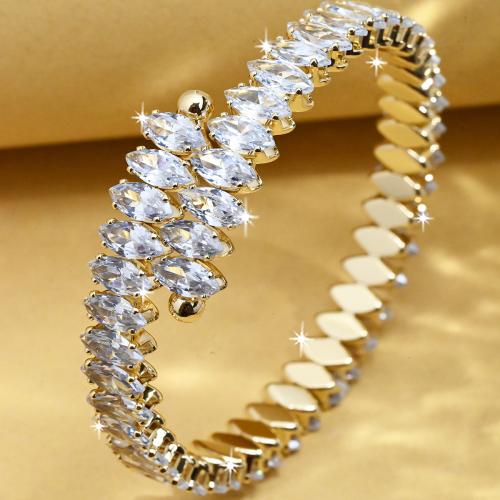 Ouverture Bracelets en cuivre, laiton, avec zircon cubique, Placage de couleur d'or, bijoux de mode & pour femme, transparent, Diamètre inté Environ 64mm, Vendu par PC
