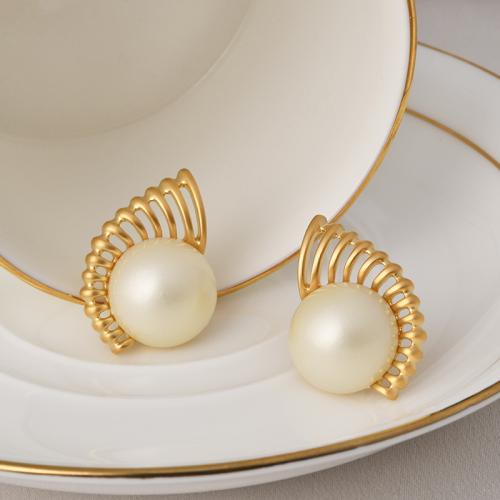 Brass Stud Earring, Zinc Alloy, with Shell Pearl, plated, fashion jewelry 