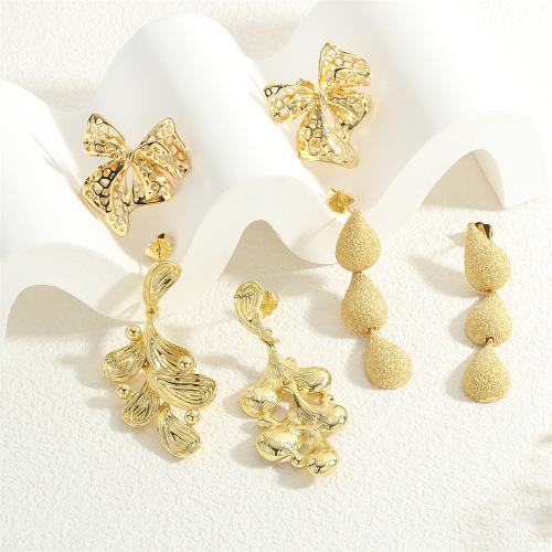 Boucle d'oreille en goutte de laiton, Placage de couleur d'or, bijoux de mode & modèles différents pour le choix, doré, Vendu par paire
