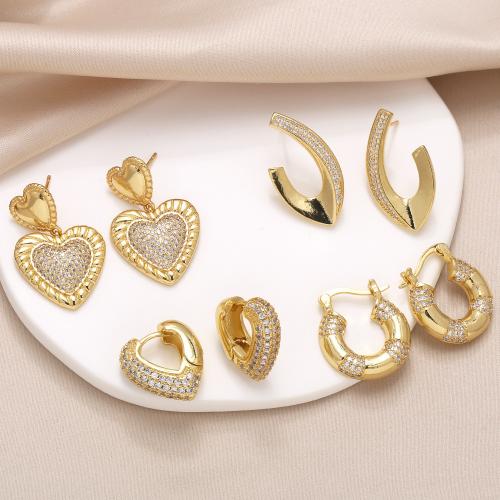 Boucles d'oreilles en laiton zircon cubique pavent, Placage de couleur d'or, bijoux de mode & modèles différents pour le choix & pavé de micro zircon, doré, Vendu par paire