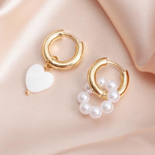Shell Earring eau douce, alliage de zinc, avec Huître perlière, coeur, Placage de couleur d'or, pour femme, blanc, Vendu par paire