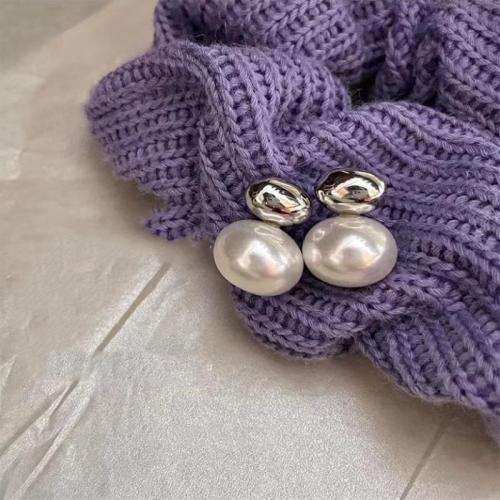 Ohrring aus Kunststoff, Messing, mit Kunststoff Perlen, Platinfarbe platiniert, Modeschmuck & für Frau, weiß, 19mm, verkauft von Paar