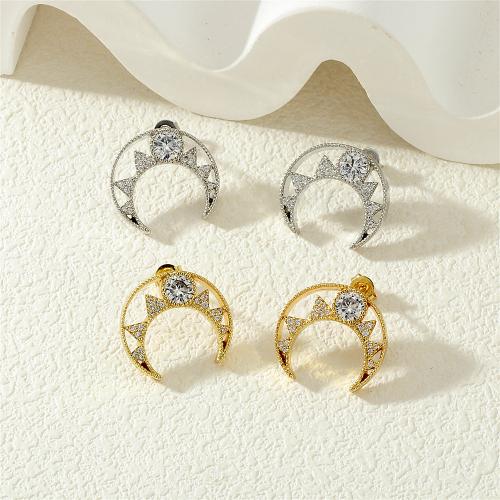 Cubic Zirconia Pendiente Brass Micro Pave, metal, Luna, chapado, micro arcilla de zirconia cúbica & para mujer, más colores para la opción, Vendido por Par