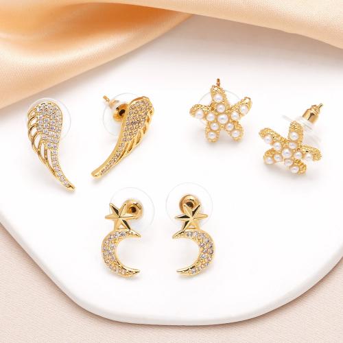 Cubic Zirconia Pendiente Brass Micro Pave, metal, con Perlas plásticas, chapado en color dorado, Joyería & diferentes patrones para la opción & micro arcilla de zirconia cúbica, dorado, Vendido por Par