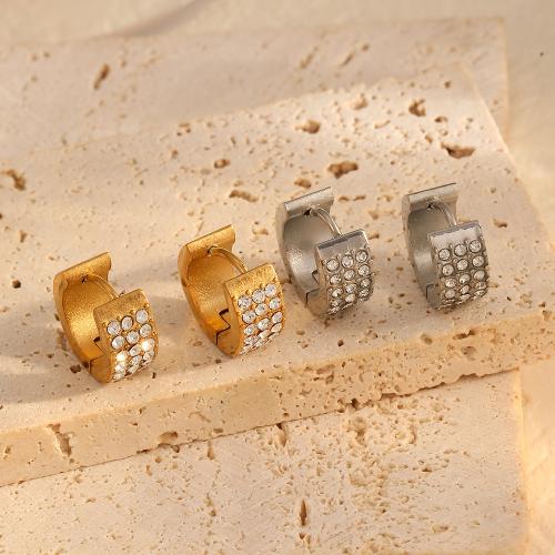 Acier titane Huggie Anneau d'oreille, Rond, Placage, pour femme & avec strass, plus de couleurs à choisir, Vendu par paire