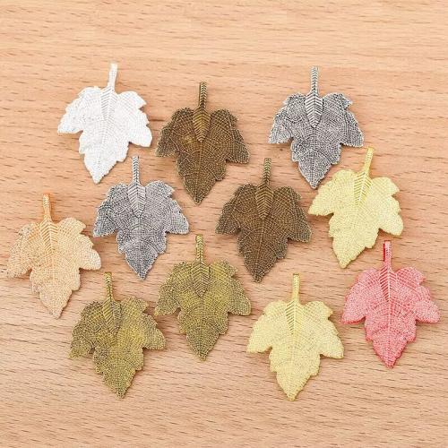 Pendentifs feuilles en alliage de zinc , Feuille d'érable, Placage, DIY, plus de couleurs à choisir Vendu par sac