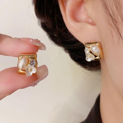 Boucles d'oreilles en laiton zircon cubique pavent, avec perle d'eau douce cultivée & plastique, Plaqué d'or, pavé de micro zircon & pour femme, Or Vendu par paire