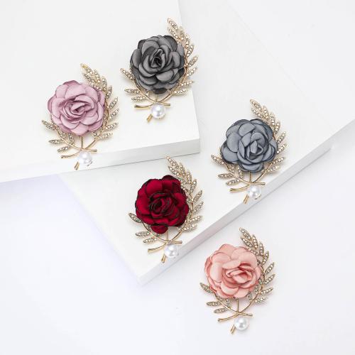 Broche tissu, alliage de zinc, avec tissu & perle de plastique, fleur, Placage de couleur d'or, pour femme & avec strass, plus de couleurs à choisir, Vendu par PC[