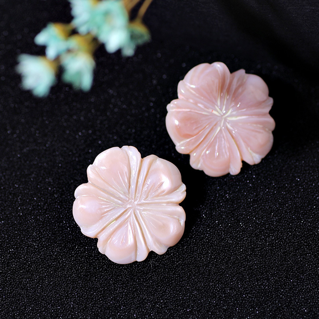 pink shell, 18x18mm