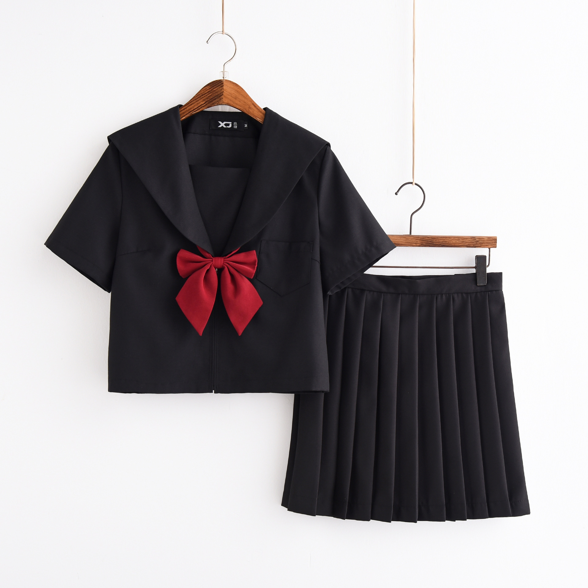 short sleeve shirt   black skirt send bow