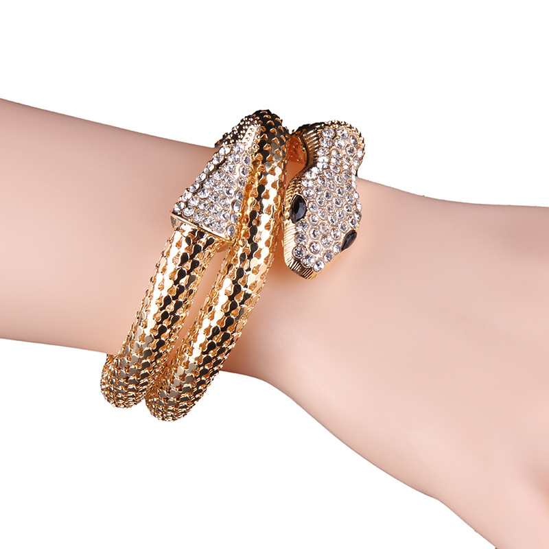 Gold bracelet：48x4cm