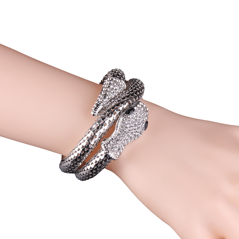 Silver bracelet：48x4cm