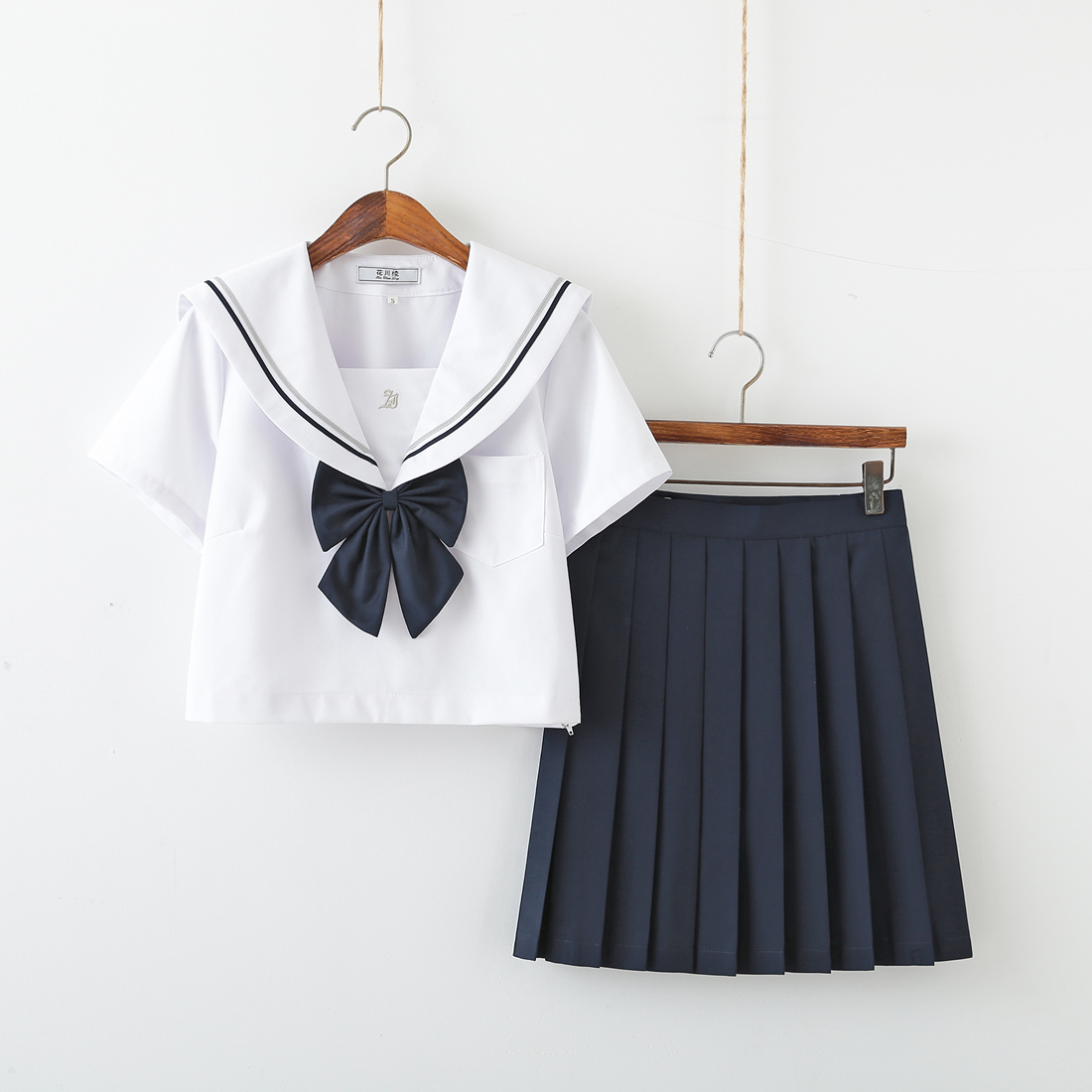 Short sleeves short skirts(Bow Tie)