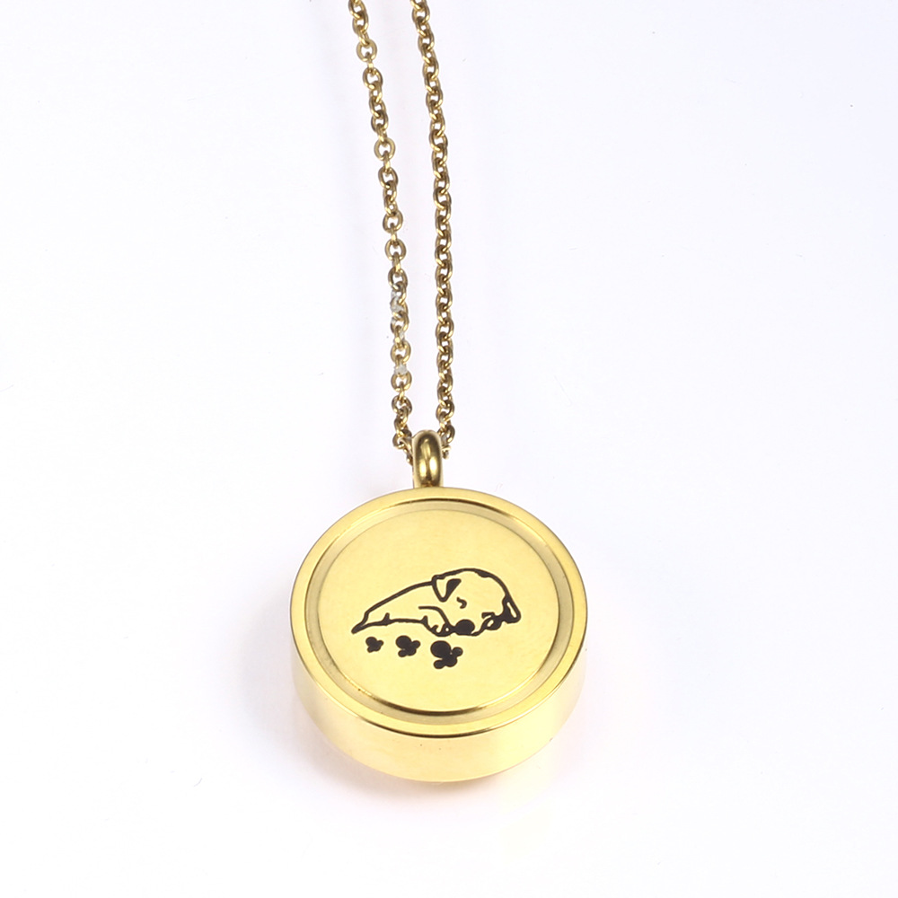 5:Golden pendant and golden chain