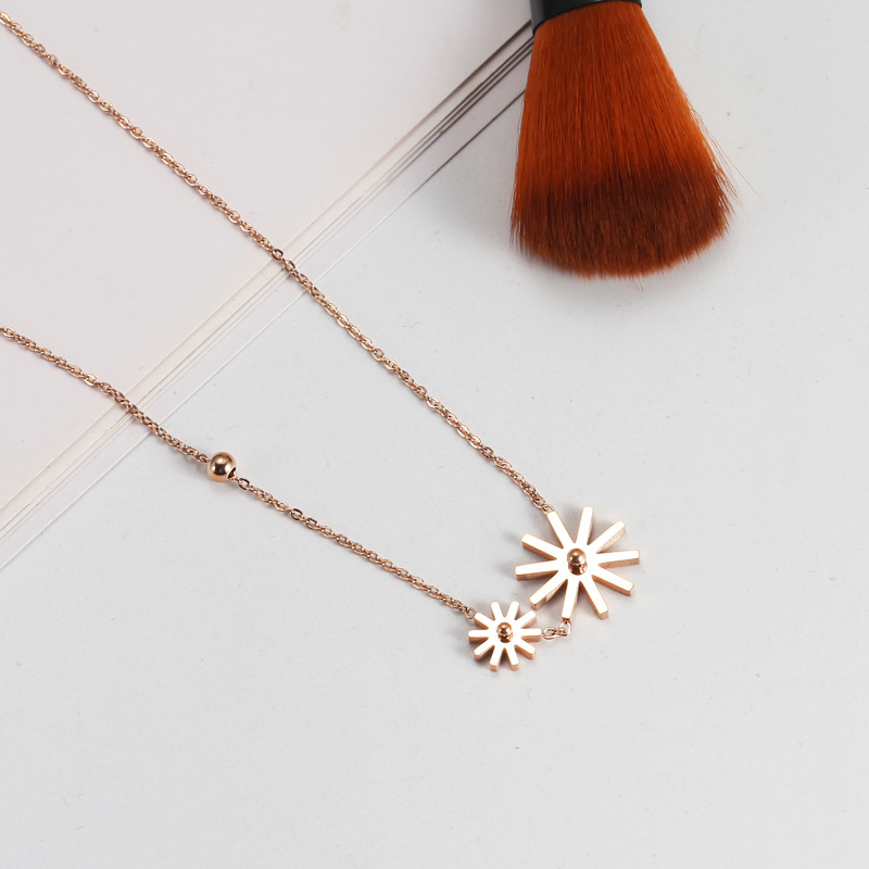 Size flower necklace