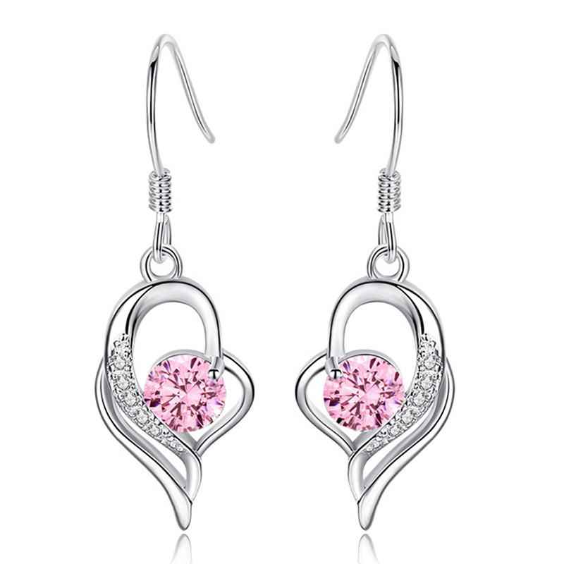 2:A pair of pink diamond earrings