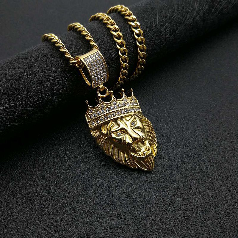 Single pendant with gold and diamond buckle