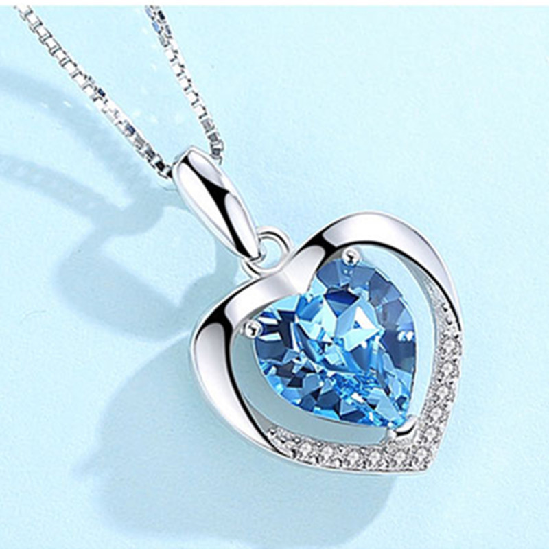 Heart-shaped pendant blue   Box chain (one set)